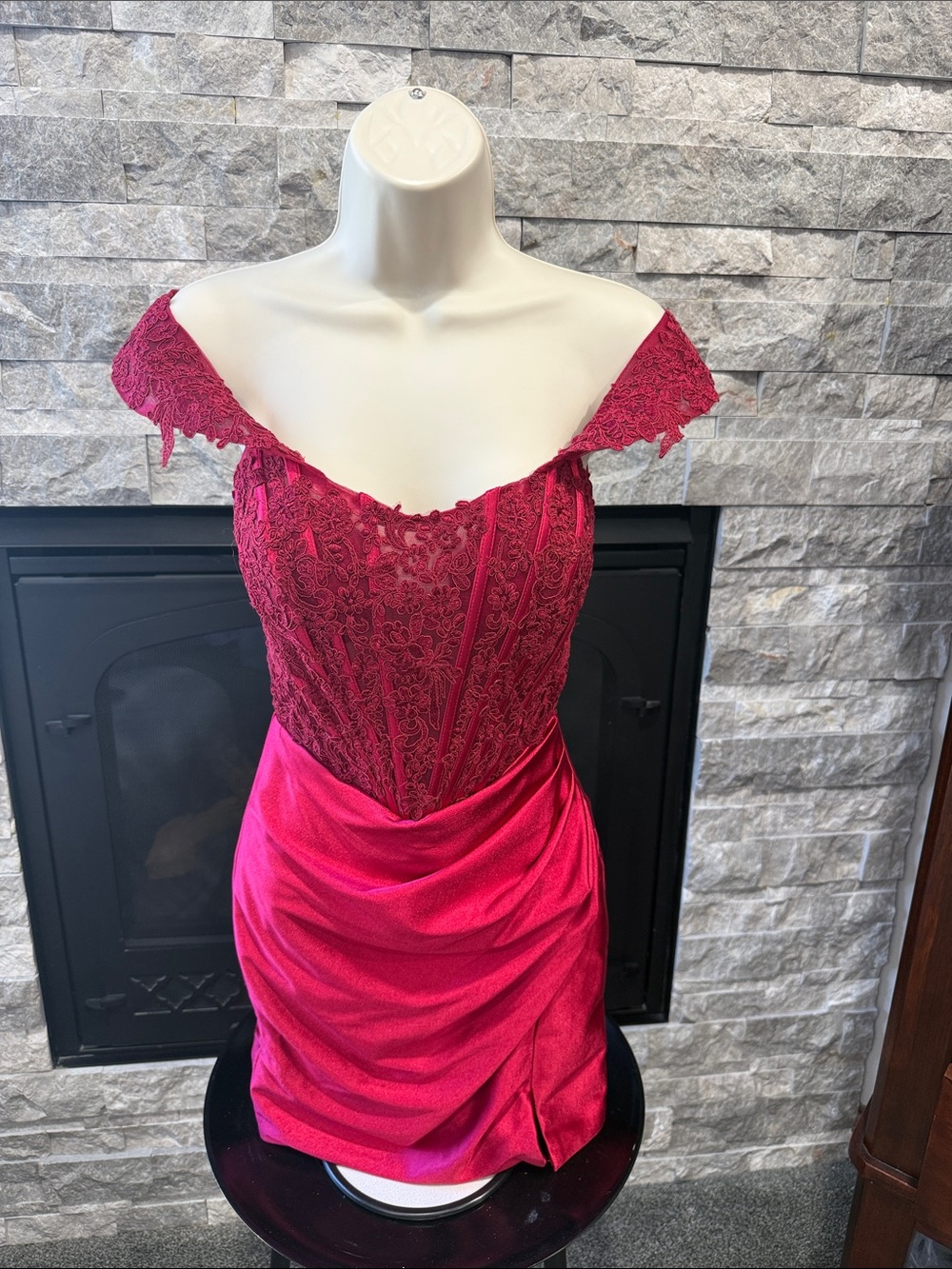 Elegant Red Lace Mini Dress